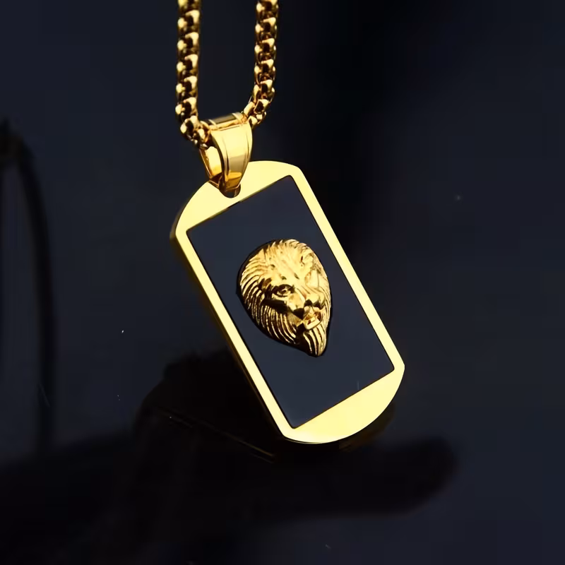 COLLAR DORADO CON PLACA LEO DE ACERO